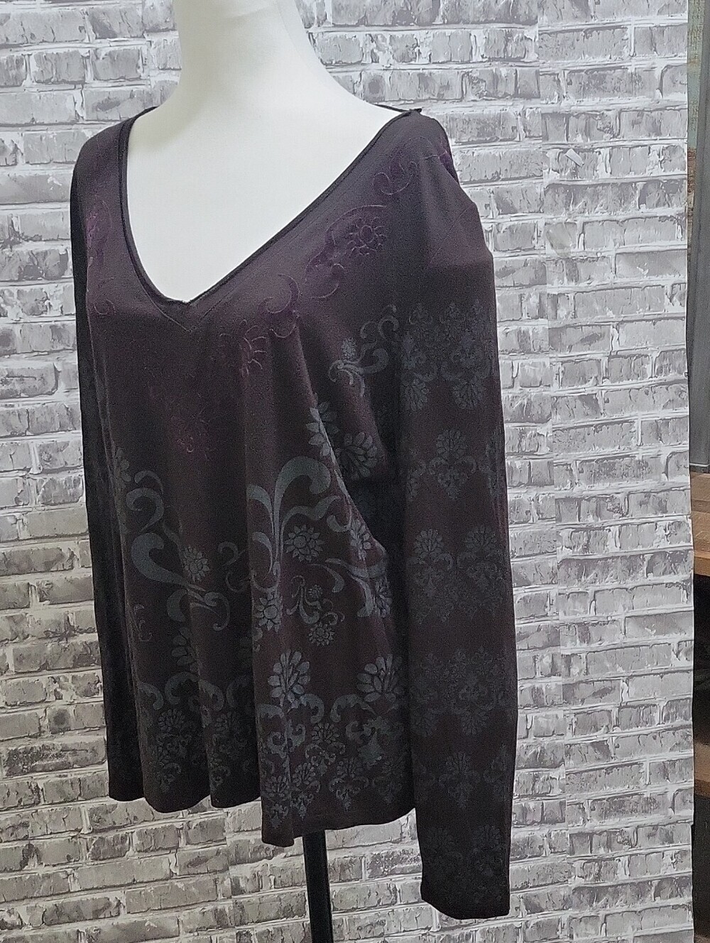 Stamp 10 V-Neck Long Sleeve Tee, Deep Plum with Tonal Damask Floral Print XL